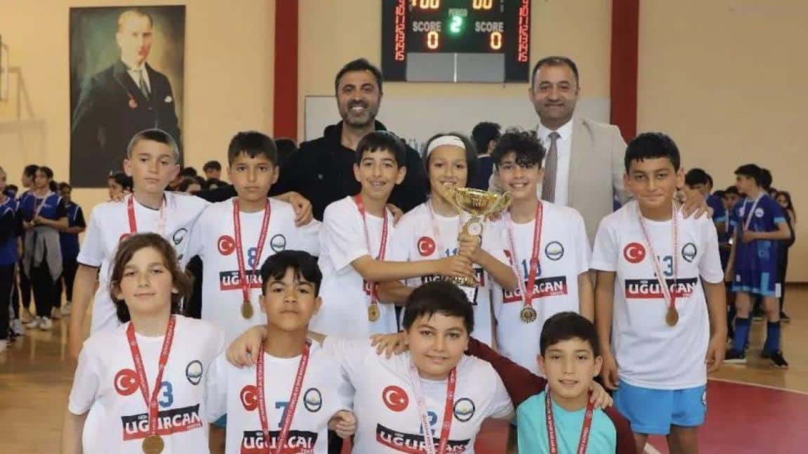Yıldızlar Futsal Takımımız Aksu 3. sü, Küçükler Futsal Takımımız Aksu şampiyonu olmuştur. Öğrencilerimizi ve emeği geçen öğretmenlerimizi tebrik ediyoruz.